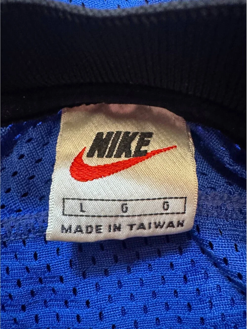 Nike Men's Size L Blue Mesh V-Neck Short Sleeve Athletic Pullover Taiwan T-Shirt